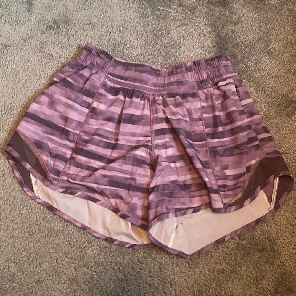lululemon hotty hot 4” shorts